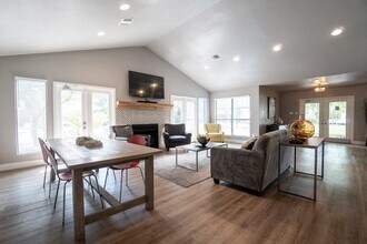 1400 Clarewood Dr in San Marcos, TX - Building Photo - Building Photo