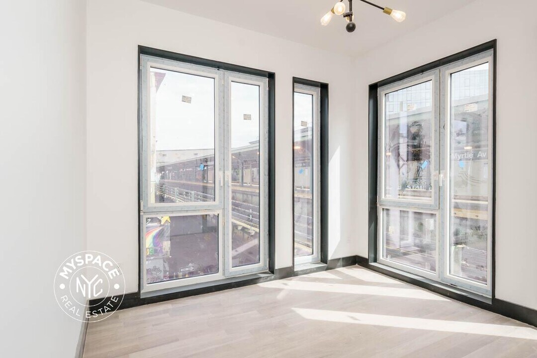 923 Broadway, Unit 3C in Brooklyn, NY - Foto de edificio