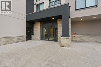 870 Queenston Rd in Hamilton, ON - Building Photo - Building Photo