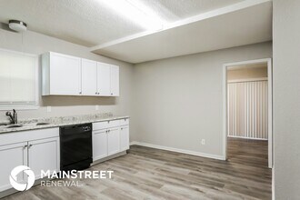 7003 Jackson Ave in Kansas City, MO - Foto de edificio - Building Photo