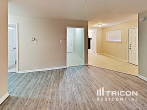 11054 Spottswood Dr in Houston, TX - Building Photo - Building Photo