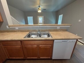 7811 Kingsbury Way in San Antonio, TX - Building Photo - Building Photo