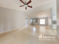 12102 Fruitwood Dr in Riverview, FL - Foto de edificio - Building Photo