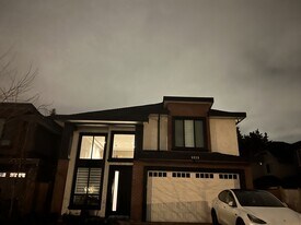 2222 Davies Ct in Richmond, BC - Building Photo