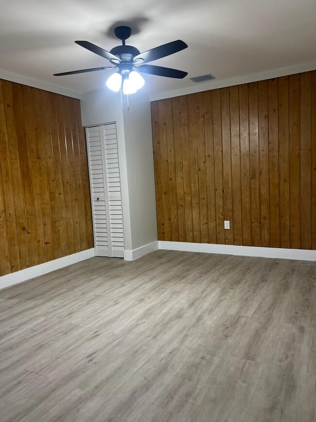 1019 Mayflower Rd