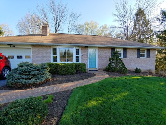 325 Fairview Dr in Lititz, PA - Foto de edificio - Building Photo