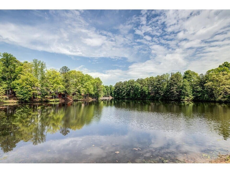 605 Garden Ct in Atlanta, GA - Building Photo