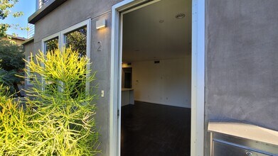 11610 Ohio Ave, Unit 2 in Los Angeles, CA - Building Photo - Building Photo