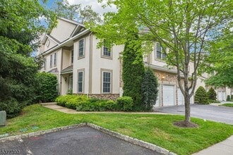 84 Henning Terrace in Denville, NJ - Building Photo - Building Photo