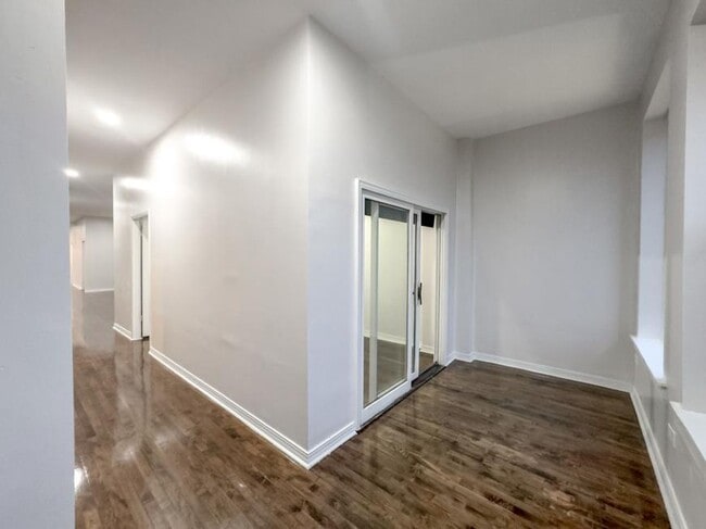 property at 3345 N Clark St