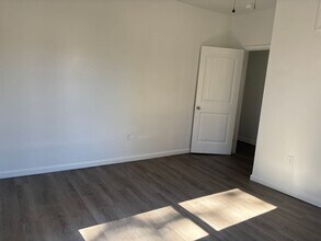 2057 N Pickwick Ave in Springfield, MO - Building Photo - Building Photo