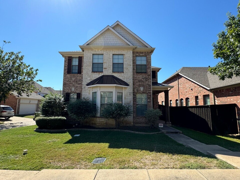 1466 Cambridge Dr in Lewisville, TX - Building Photo