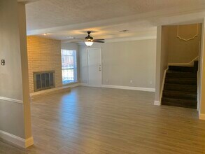 3214 Continental Dr in Missouri City, TX - Foto de edificio - Building Photo