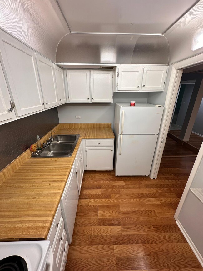 property at 3680 Inverrary Dr