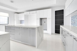 12890 NW 2nd St in Miami, FL - Building Photo - Building Photo