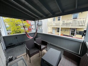 35 Magnus Ave, Unit 3 in Somerville, MA - Foto de edificio - Building Photo