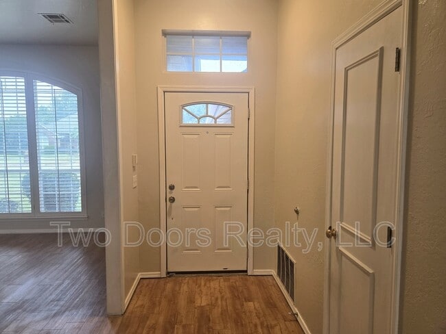 13820 Oakmond Rd in Edmond, OK - Building Photo - Building Photo