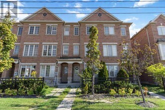 40 Peach Dr in Brampton, ON - Building Photo - Building Photo