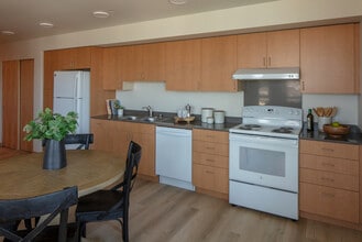 Bryant Manor Phase I in Seattle, WA - Building Photo - Building Photo
