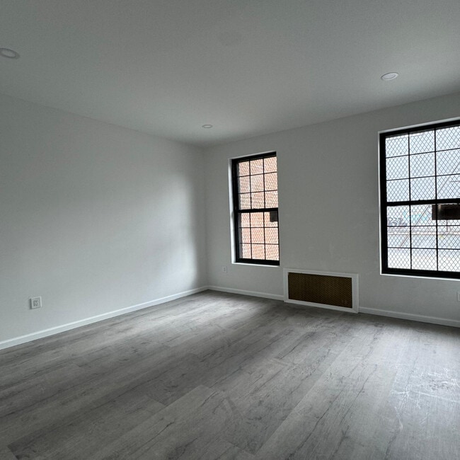 260 Wyckoff Ave, Unit 2R in Brooklyn, NY - Building Photo - Building Photo