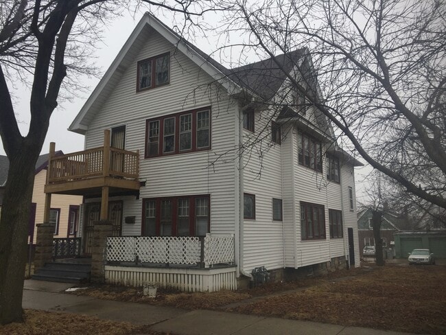 2450 N Buffum St