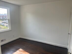 3905 Kenyon Ave in Baltimore, MD - Building Photo - Building Photo