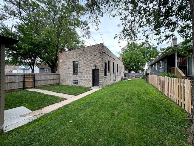 5257 W Eddy St in Chicago, IL - Building Photo - Building Photo