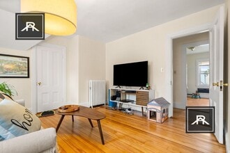 36 Willow St, Unit 3 in Newton, MA - Building Photo - Building Photo