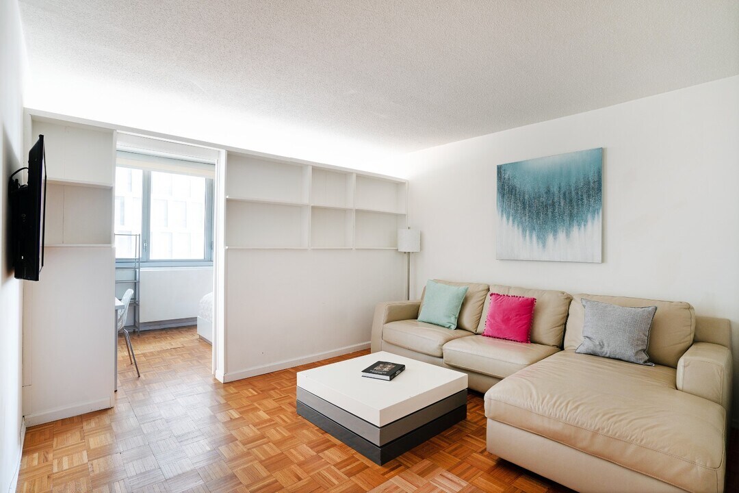 401 E 34th St in New York, NY - Building Photo