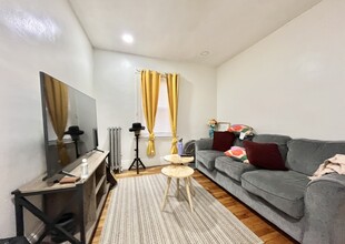 14 Logan St, Unit 1 in Boston, MA - Building Photo - Building Photo