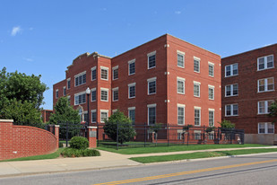 1209 N Harvey Ave Apartamentos