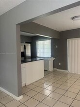 2823 SW 38th Ct-Unit -2823 in Miami, FL - Foto de edificio - Building Photo