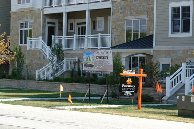 Marina Vista Condominiums in Sheboygan, WI - Building Photo - Building Photo