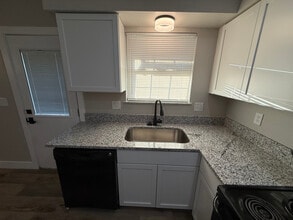 133 W Terrace Ct in Sparta, MO - Foto de edificio - Building Photo