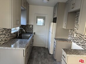 130 E Hillcrest Blvd in Inglewood, CA - Building Photo - Building Photo