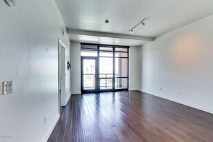 310 S 4th St, Unit 1903 in Phoenix, AZ - Building Photo