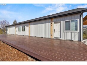1209 Carlyle St in Klamath Falls, OR - Building Photo - Building Photo