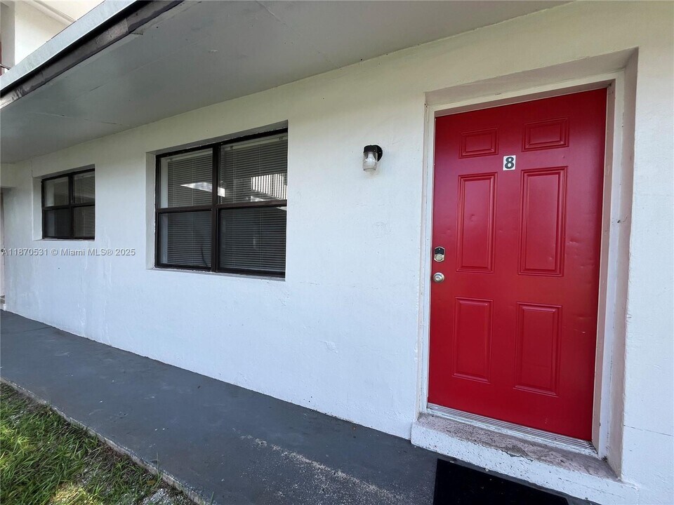 1610 N 25th St in Fort Pierce, FL - Building Photo