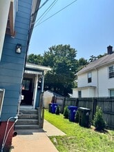 10 Valley St in Wallingford, CT - Foto de edificio - Building Photo