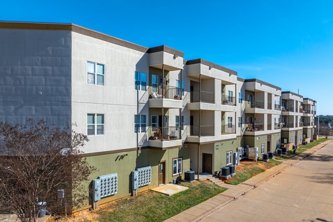 City Center Apartments in Longview, TX - Foto de edificio - Building Photo