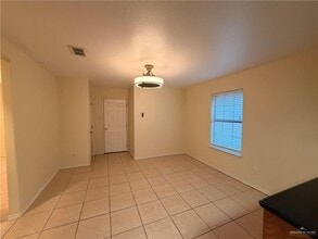 13 E Pine Creek in Alamo, TX - Building Photo - Building Photo