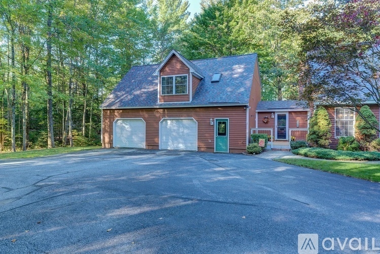 8 Moonlit Dr, Unit 1 in Windham, ME - Building Photo