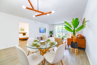 1200 Brickell Bay Dr in Miami, FL - Building Photo - Building Photo