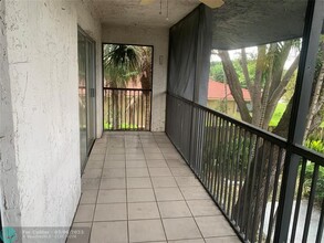 8986 W Sample Rd in Coral Springs, FL - Building Photo - Building Photo