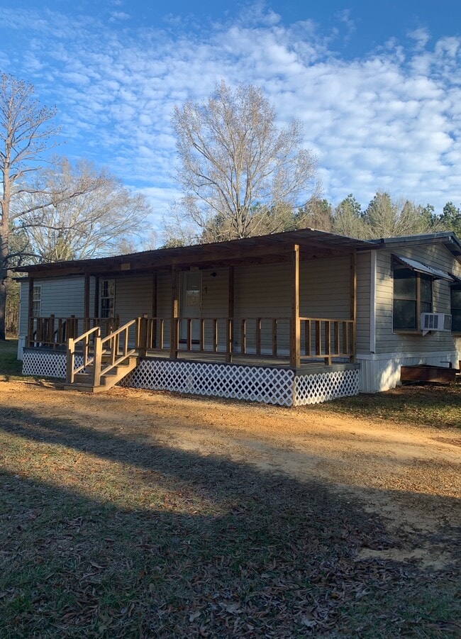 property at 1822 Covington Ln NE