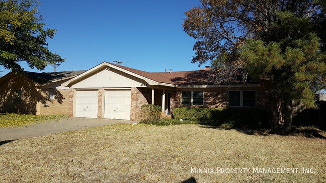 4916 58th St in Lubbock, TX - Foto de edificio - Building Photo