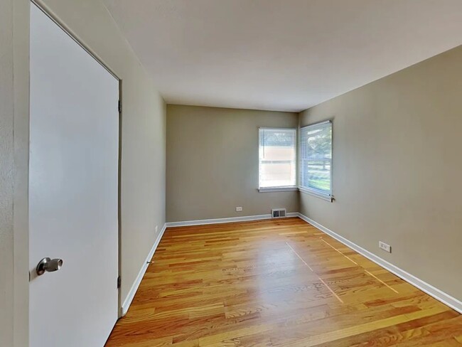 19 E Adams St in Villa Park, IL - Building Photo - Building Photo