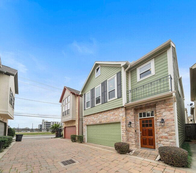 property at 2927 Clinton Dr