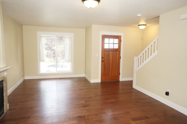 326 NE Stafford St in Portland, OR - Building Photo - Building Photo