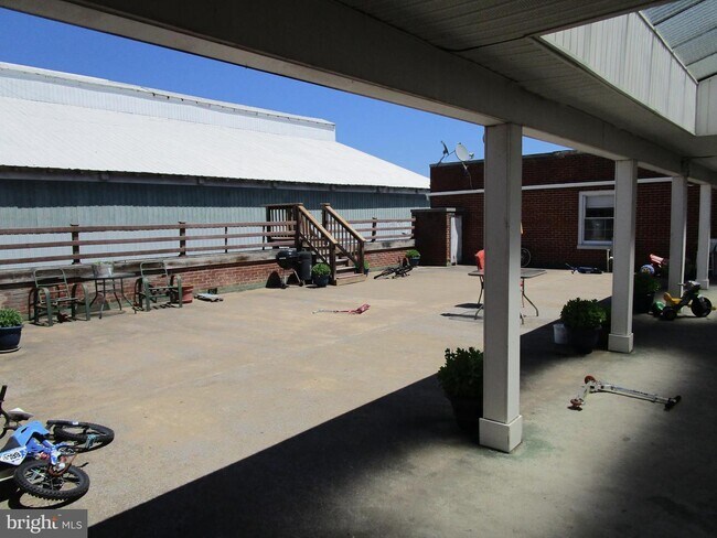 385 E King St in Strasburg, VA - Building Photo - Building Photo